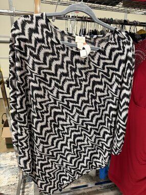 Chicos Size OSFA Chico's Women's Black White Gray Geometric Zigzag Pattern Shawl
